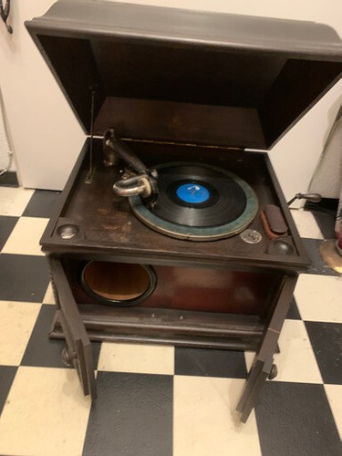 His masters voice table - his,