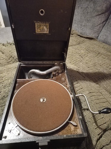Gramophone his masters - his,