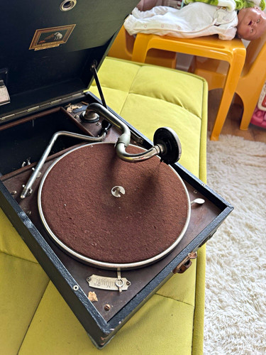 His master voice - his, master's